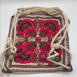 AMERICAN EAGLE OUTFITTERS EMBROIDERED FLORAL DRAWSTRING BAG